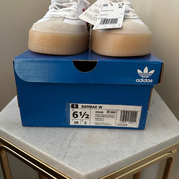 Adidas Red and White Adidas Sambae with Gum Sole - Picture 2 of 11
